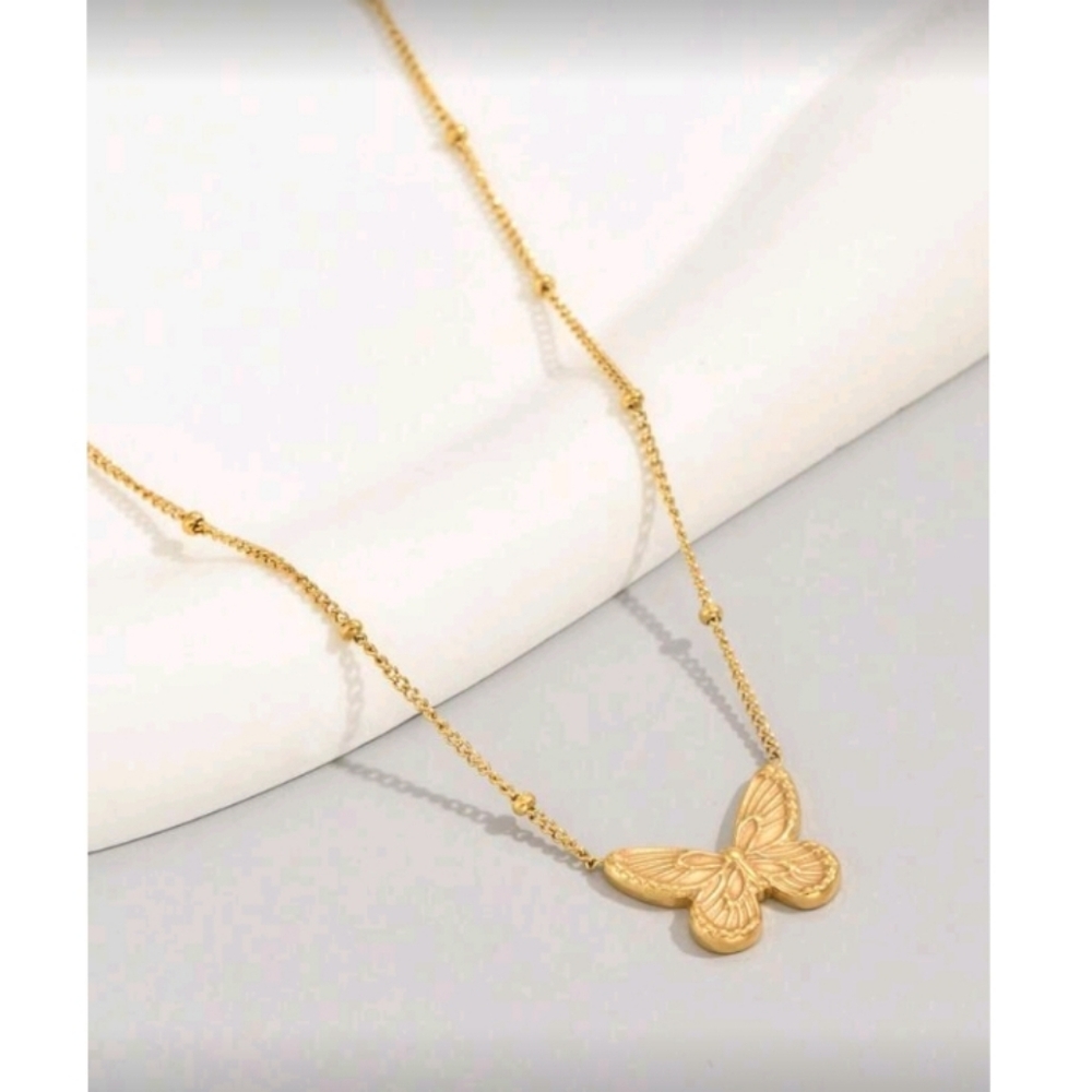NEW! 18K Gold Plated Minimalist Butterfly Pendant Necklace - Picture 2 of 4
